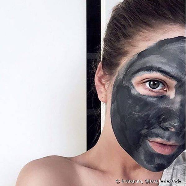 A m?scara de argila ? um das mais procuradas quanto se trata de cuidados com o rosto(Foto: Instagram @jacquiealexander)